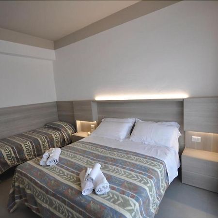 Hotel Alhambra Ріміні Екстер'єр фото