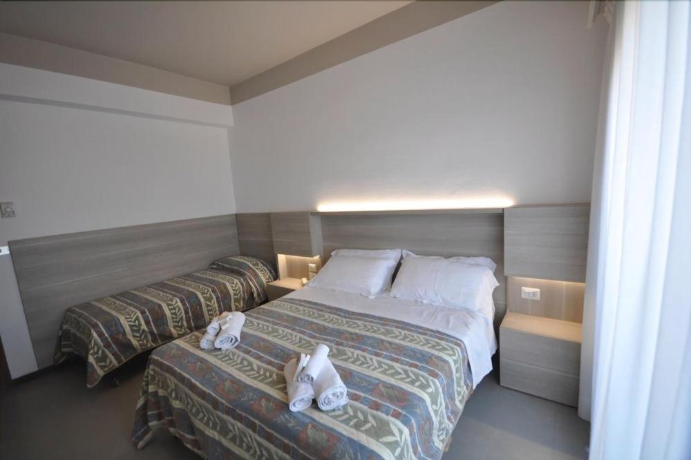 Hotel Alhambra Ріміні Екстер'єр фото